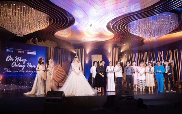 Lương Thuỳ Linh gợi cảm trình diễn váy cưới, đấu giá được hơn 400 triệu cho Đà Nẵng